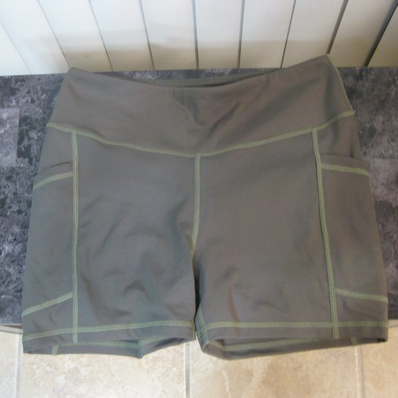 OQQ Pants - NWOT OQQ green scrunch butt workout shorts S
